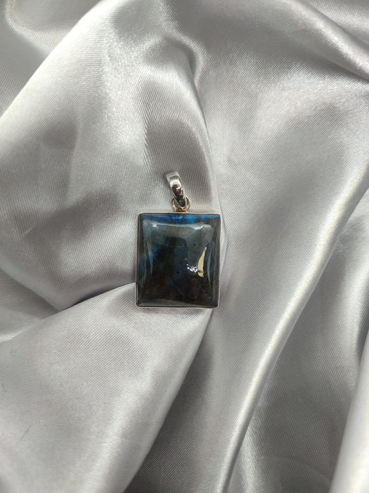 Labradorite Pendant 01