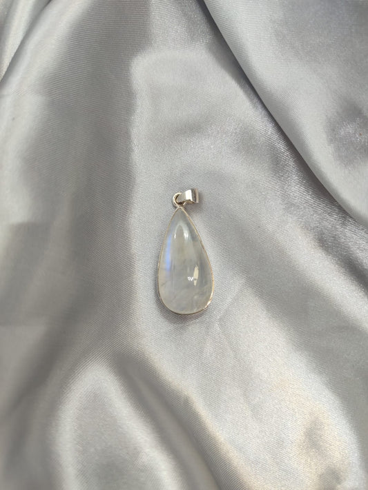 Moonstone Pendant 02